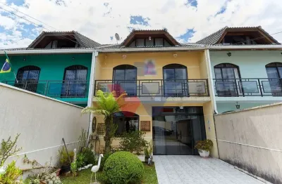 Sobrado amplo e ensolarado em Pinhais com quintal e ótima localização