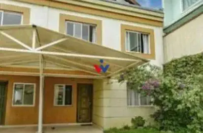 Triplex espaçoso em condomínio fechado próximo ao colégio adventista santa cândida