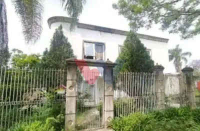 Casa de 350 m  para finalizar reforma em rua tranquila entre Batel e Parque Barigui