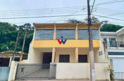 Casa espaçosa com 4 quartos, piscina e área de festas  localização privilegiada