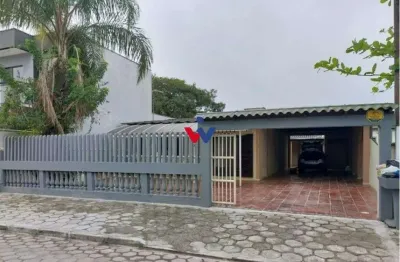 Casa ensolarada com 3 quartos e varanda à venda em pontal do paraná