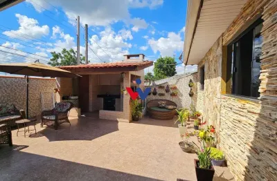 Casa com 3 dormitórios, quiosque com churrasqueira e móveis planejados  araucária
