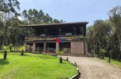 Chácara dos sonhos no campo  casa em madeira, piscinas de peixes e natureza preservada