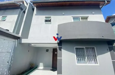 Sobrado em condomínio fechado no xaxim  conforto, privacidade e praticidade