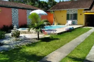 Casa em guaratuba com piscina, edícula e espaço gourmet, 700m da praia