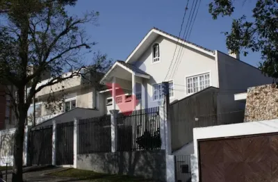 Excelente casa a venda  com 330m  no Alto da XV, Localização privilegiada e casa averbada no local