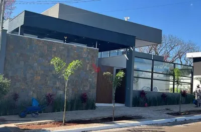 Casa dos sonhos à venda no jardim munique  3 suítes, piscina e churrasqueira
