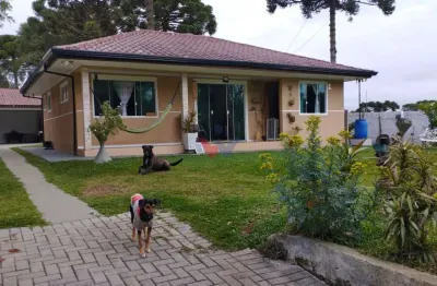 Casa ampla com 3 quartos em área verde, a 5 km do centro