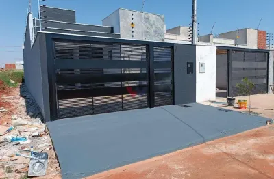 Linda casa no jardim keiko  3 quartos, suíte, espaço gourmet e acabamento premium