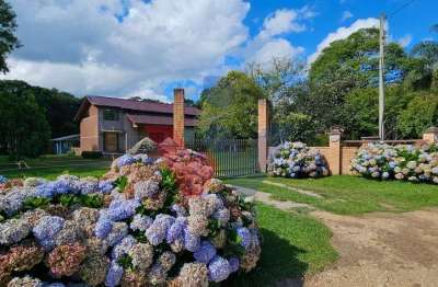 Excelente chácara em condomínio, plana, 03 suítes e piscina. São José dos Pinhais - PR