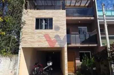 Sobrado Amplo no Condomínio Dona Hilda  6 Quartos, Churrasqueira e 3 Vagas