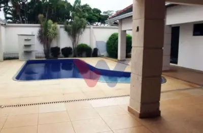 Sobrado de Alto Padrão com 5 Suítes e 704 m  ao Lado do Maringá Clube