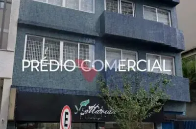 Prédio Comercial no Centro de Curitiba  Alto Fluxo e Versatilidade