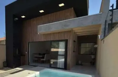 Casa Nova com Piscina e Pé-Direito Alto no Litoral de Guaratuba