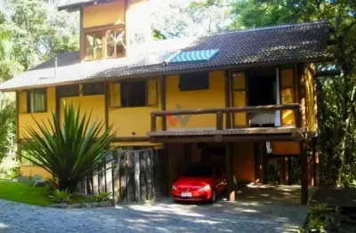 Casa com 4 dormitórios à venda com 4.880m  no valor de 2.330.000,00, centro, QUATRO BARRAS - PR