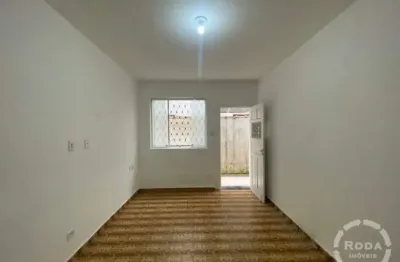 Apartamento térreo com quintal privativo no embaré – santos