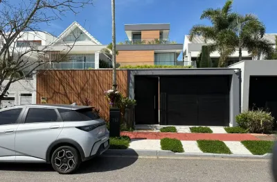 Casa à venda na barra da tijuca – 5 quartos (4 suítes) | condomínio com infraestrutura completa