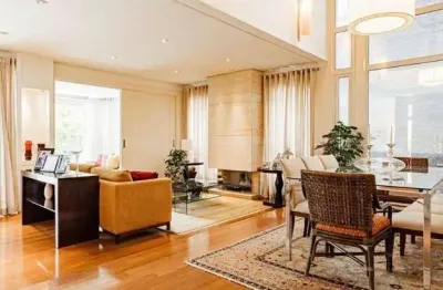 Linda casa com vista panorâmica para mata e nascer do sol