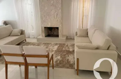 Linda e totalmente reformada com 4 amplas suítes, living para 3 ambientes, escritório, lazer completo, em excelente localização no condomínio