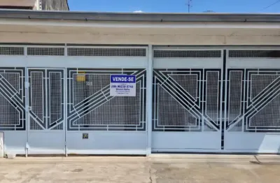 Casa com energia solar a venda, no bairro são joão bosco, com um quintal diferenciado.