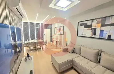 Apartamento à venda com 3 quartos (sendo 1 suíte) com 1 vaga de garagem na escritura. Rua Marquês de Abrantes, Flamengo, RJ.