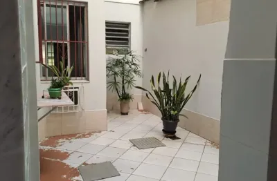 Apartamento térreo, totalmente reformado com área privativa