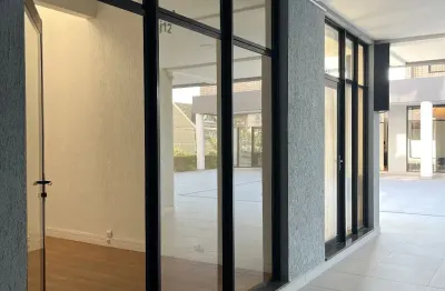 Excelente oportunidade! espaço comercial pronto para uso e em ótima localização.