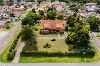 Casa com terreno amplo com 3.120 m², ideal para quem valoriza qualidade de vida, com fácil acesso a uma completa infraestrutura de comércio, serviços e lazer