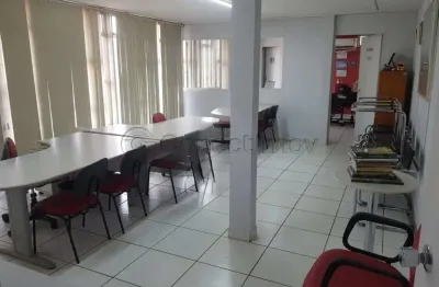 Comercial padrão de 110m² com 02 banheiros para locação - independência