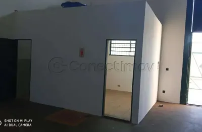 Galpão de 200m² com 02 banheiros disponível para locação - vila carvalho