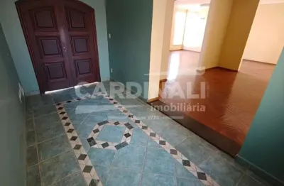 Casa de 383m² com 06 dormitórios sendo 04 suítes disponível para locação e venda - Alto da Boa Vista.