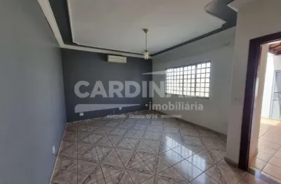 Casa de 264m² com 05 quartos sendo 01 suíte disponível para venda - parque residencial cândido