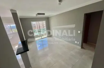 Apartamento de 75m² com 02 quartos sendo 01 suíte disponível para