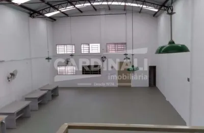 Galpão comercial de 420m² com 04 banheiros e pé direito alto para locação - Palmares