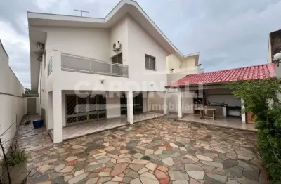 Casa sobrado com 03 quartos sendo 01 suíte disponível para locação e venda - Ribeirânia