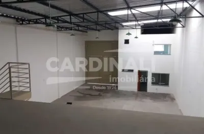 Galpão comercial de 300m² com 04 banheiros e escritório para locação - Jardim Anhanguera
