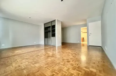 Moderno amplo claro super bem localizado suíte ar cond. cozinha equipada  locação rápida visite