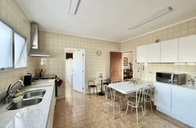 Quer comprar um ótimo apartamento com uma planta excelente e bem localizado para reforma? achou !!
