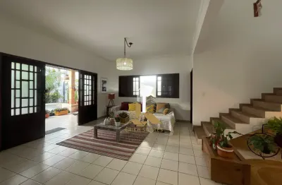 Estamos entregando esta casa a alguém que, como nós, entende que um imóvel pode ser mais do que paredes. pode ser história, beleza, propósito.