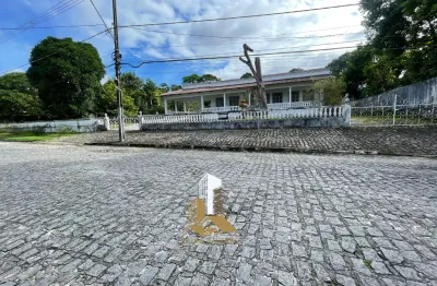 Há imóveis que se compram com a razão. outros, com o coração. a chácara flor de jitirana exige os dois