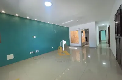 Deixe-me me apresentar. sou uma casa que carrega em cada cômodo o silêncio aconchegante das manhãs e a promessa de dias tranquilos.