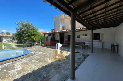 Algumas casas não foram feitas para poucos. foram feitas para caber histórias inteiras.'  na barra de são miguel, a apenas 30 km de maceió,