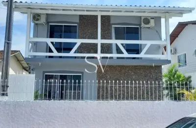 Casa a venda de 04 dormitórios sendo 03 suítes no bairro flor de napolis em são josé-sc