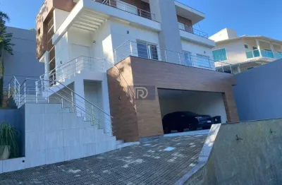 Casa Alto Padrão em Bosque das Mansões, São José/SC com 3 Dormitórios, sendo 3 suítes