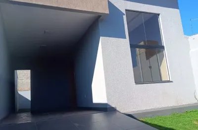 Lindissíma casa 3 quartos sendo 1 suíte pé direito alto