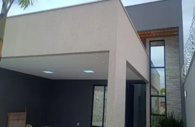 Magnifica casa térrea 3 Quartos  1  suíte master e closett, Sala de Estar Pé direito alto e próximo de tudo