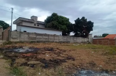 Terreno plano c/ água, esgoto, asfalto há 600 mt do paço municipal