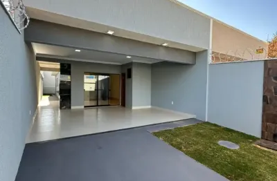 Magnifica casa de 3 quartos sendo 1 suíte plena e sala de estar pé direito alto c/ sanca e iluminação em led. entrada de 20 mil