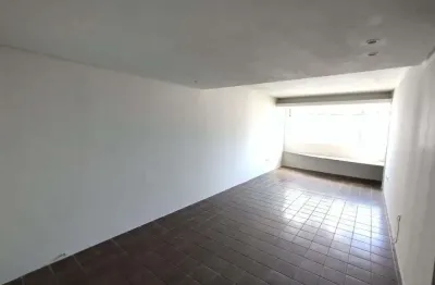 Graças 2 quartos wc social + dep completa empregada 79m² armários varanda 1 vga
