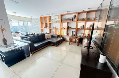 Casa com 350 m², 4 quartos sendo 4 suítes para alugar no bairro alto de pinheiros.